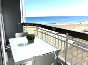 Beachfront and Charming Apartment
